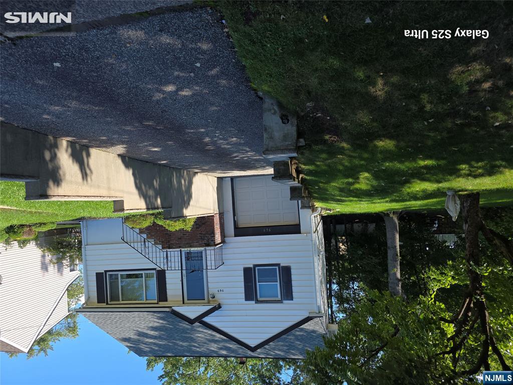 569 Center Avenue Property Photo 2