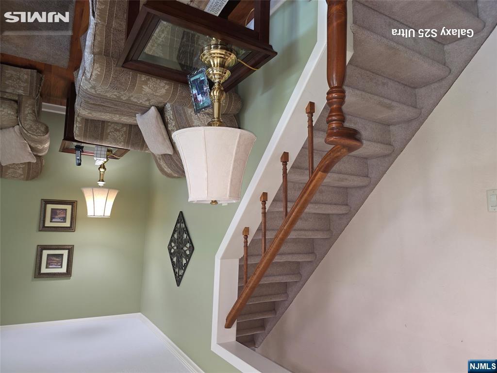 569 Center Avenue Property Photo 4