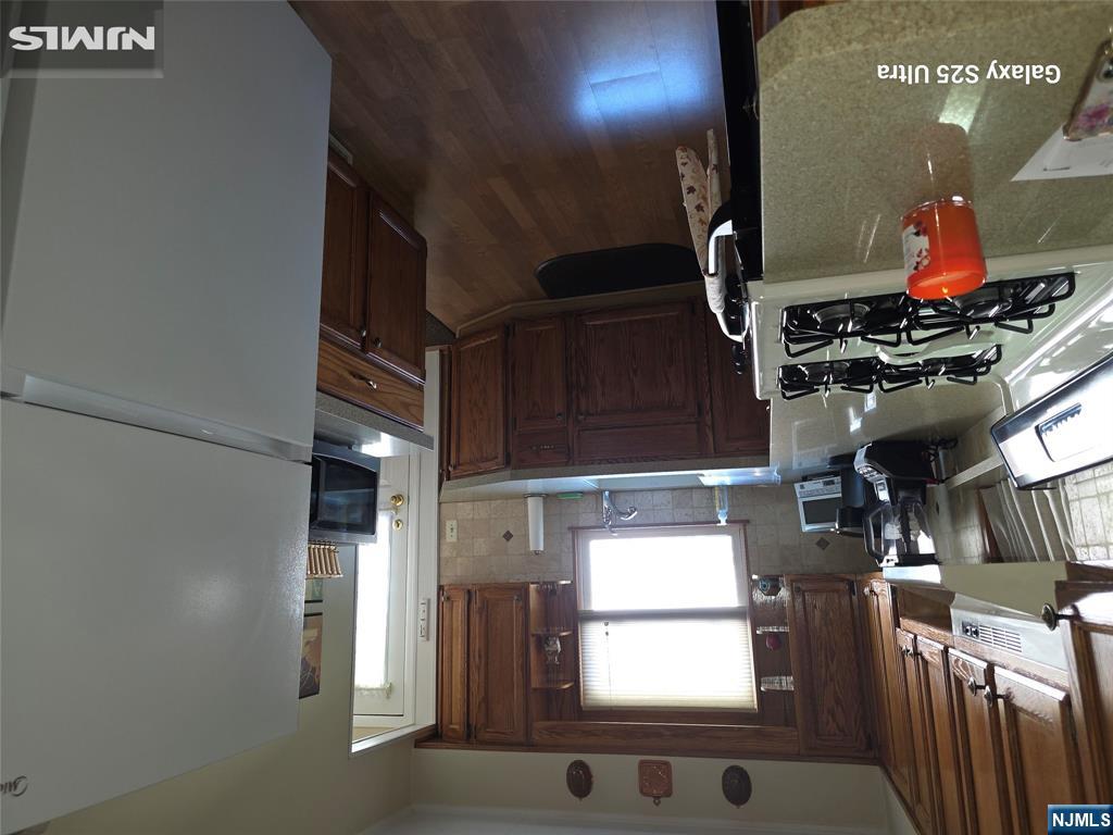 569 Center Avenue Property Photo 5