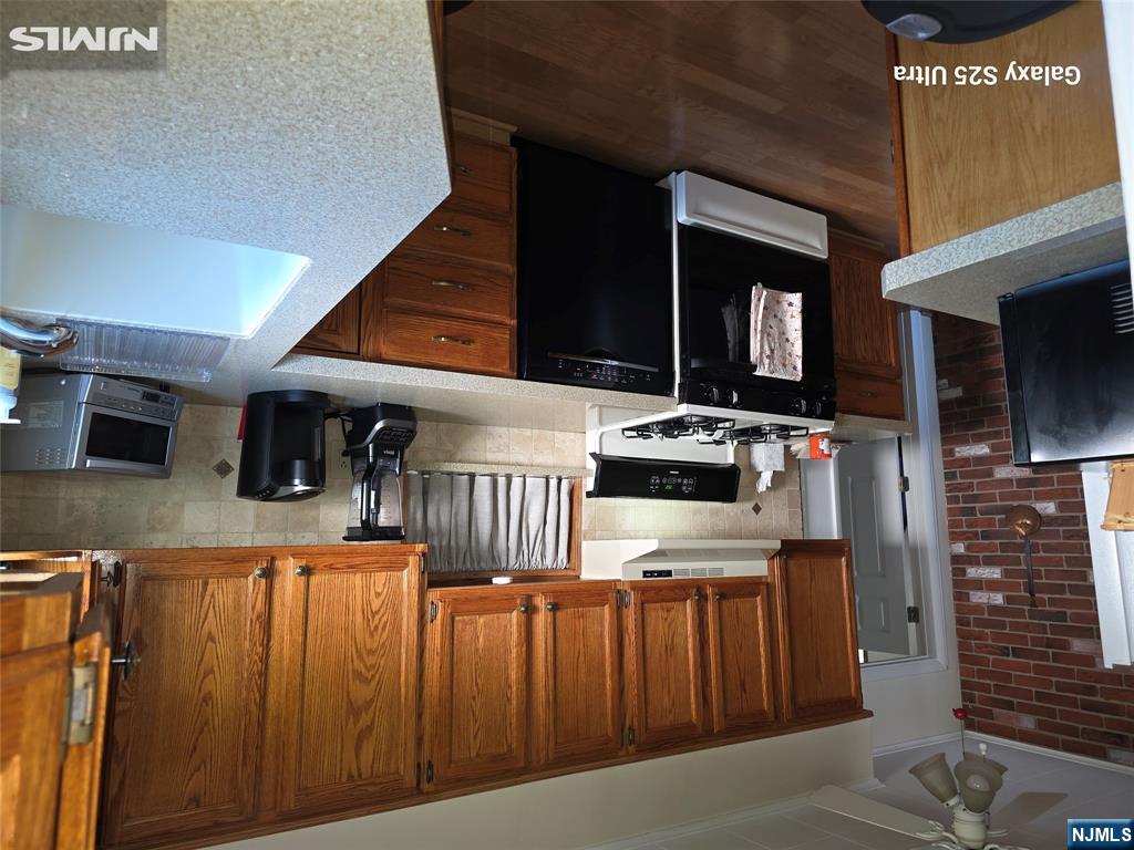 569 Center Avenue Property Photo 6