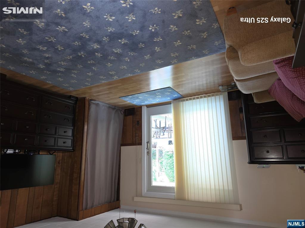 569 Center Avenue Property Photo 7