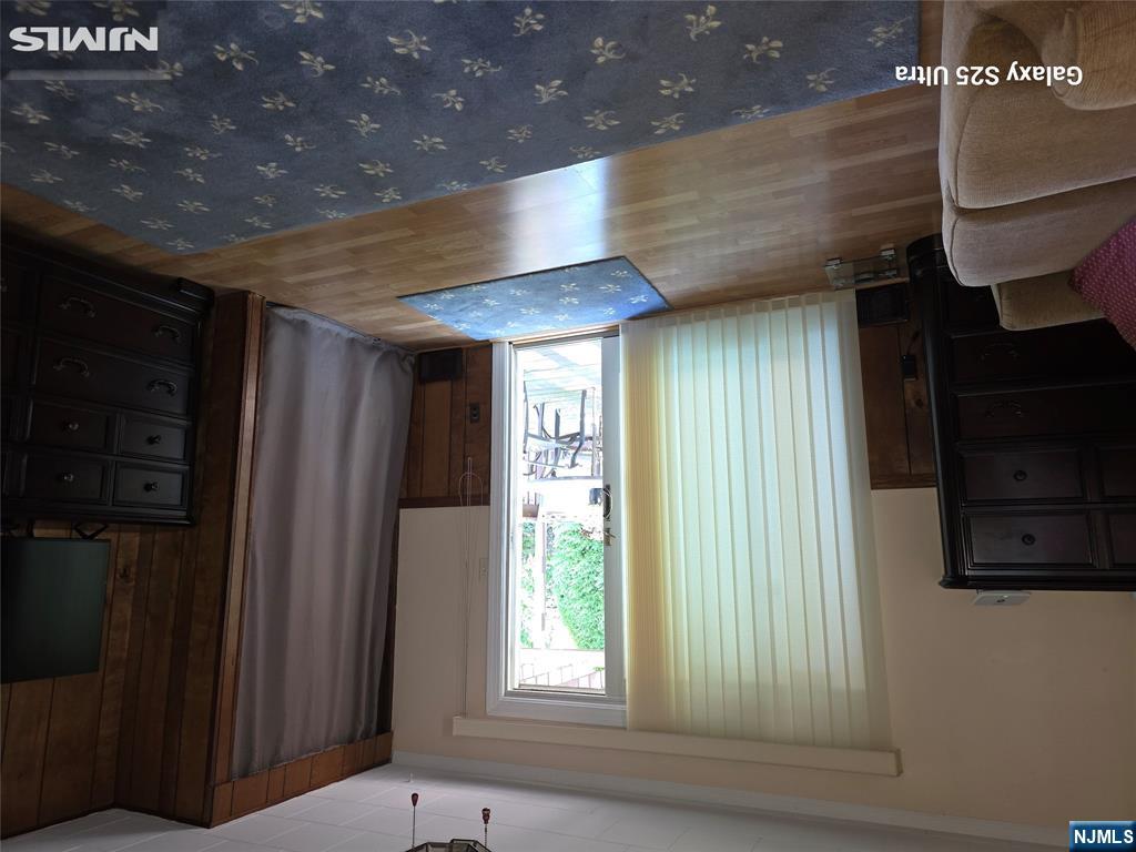 569 Center Avenue Property Photo 8