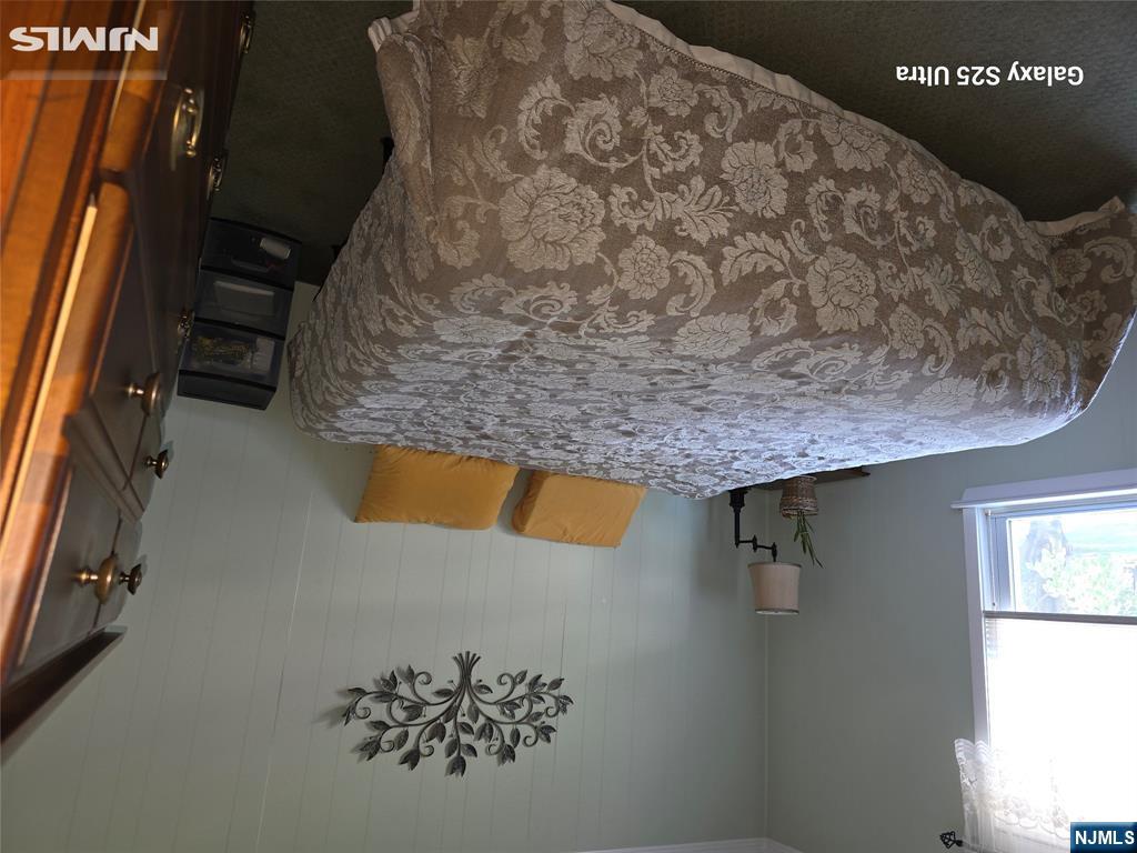 569 Center Avenue Property Photo 9