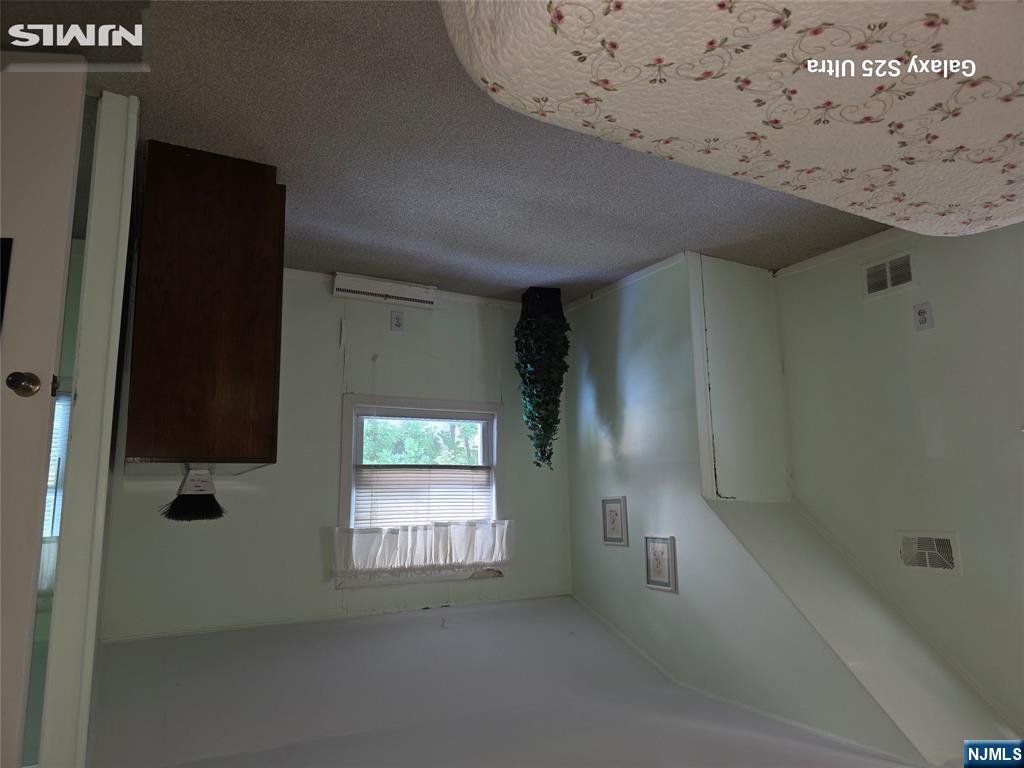569 Center Avenue Property Photo 15
