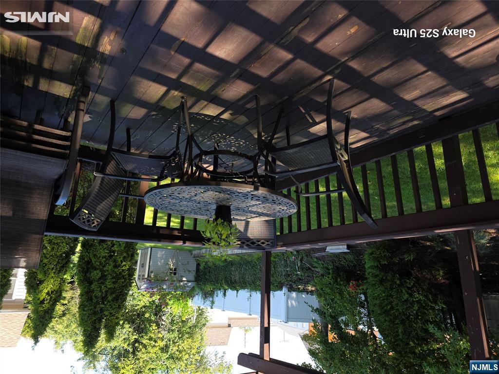 569 Center Avenue Property Photo 18