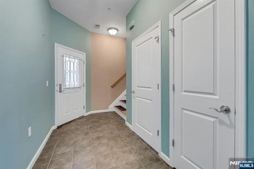 906 River Place Property Photo 3