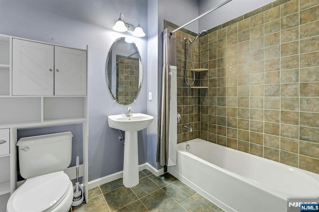 906 River Place Property Photo 6