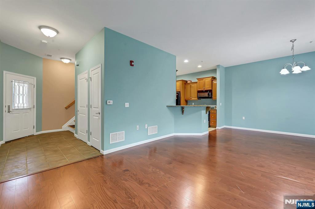 906 River Place Property Photo 8