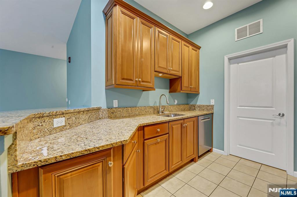 906 River Place Property Photo 12