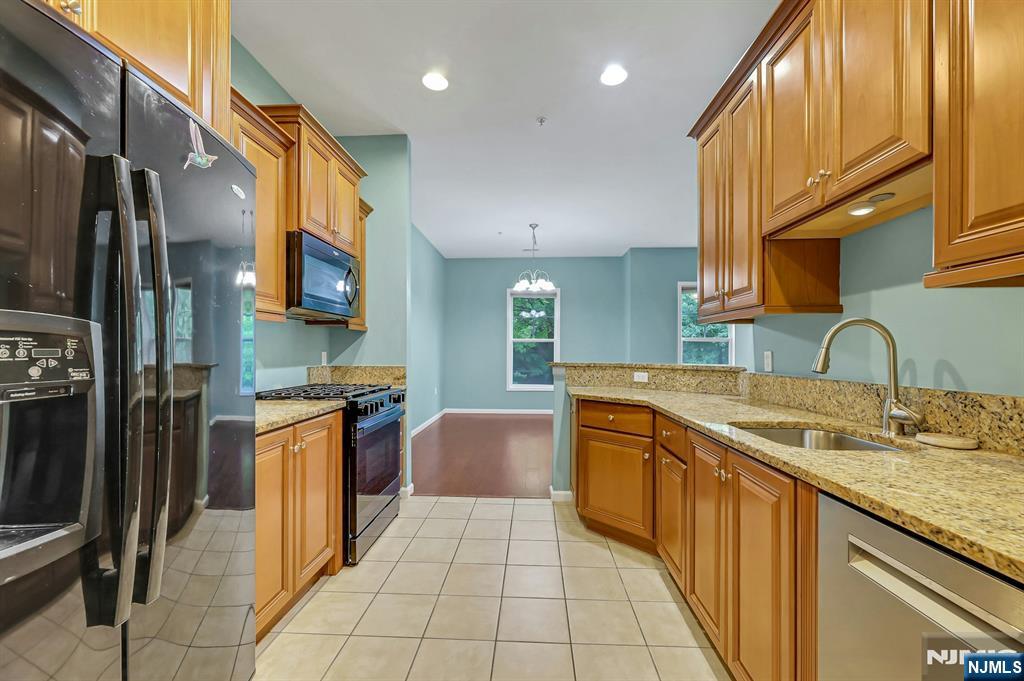 906 River Place Property Photo 14