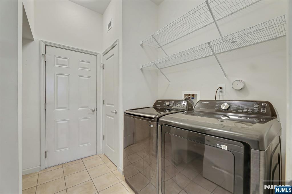 906 River Place Property Photo 15