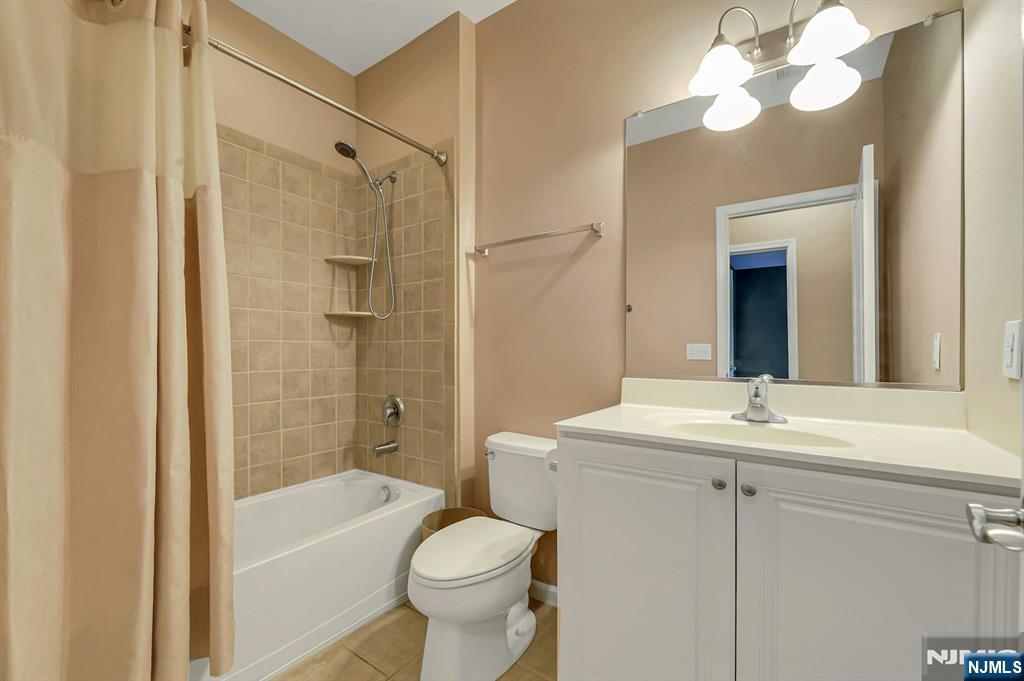906 River Place Property Photo 19