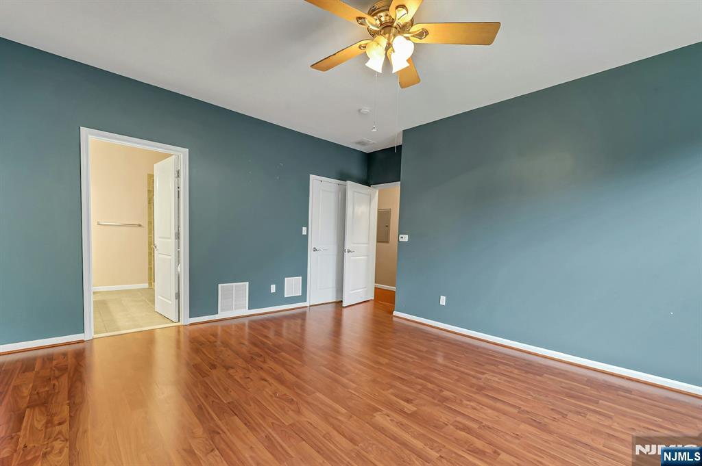 906 River Place Property Photo 23