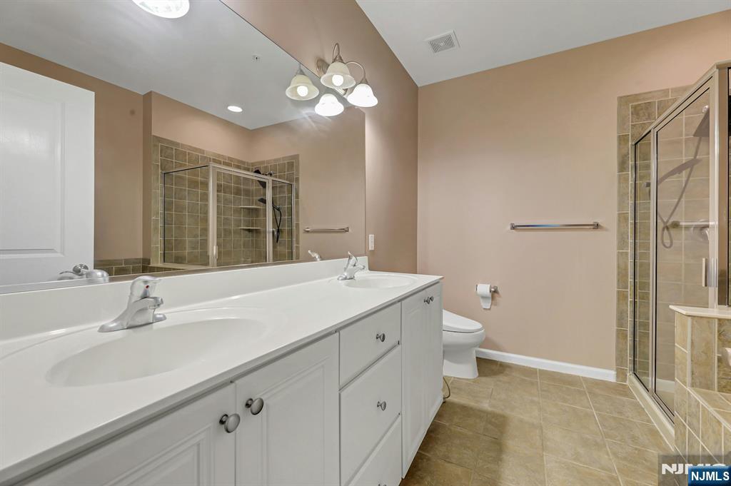906 River Place Property Photo 24