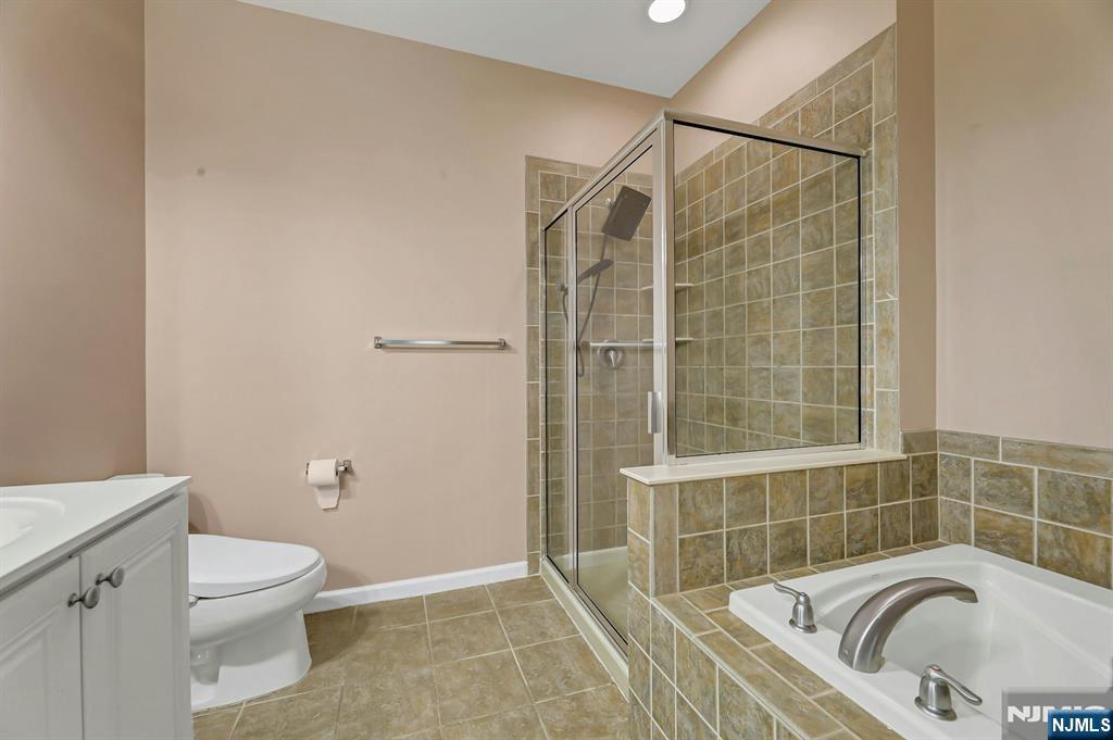 906 River Place Property Photo 25