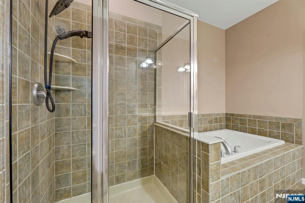 906 River Place Property Photo 27