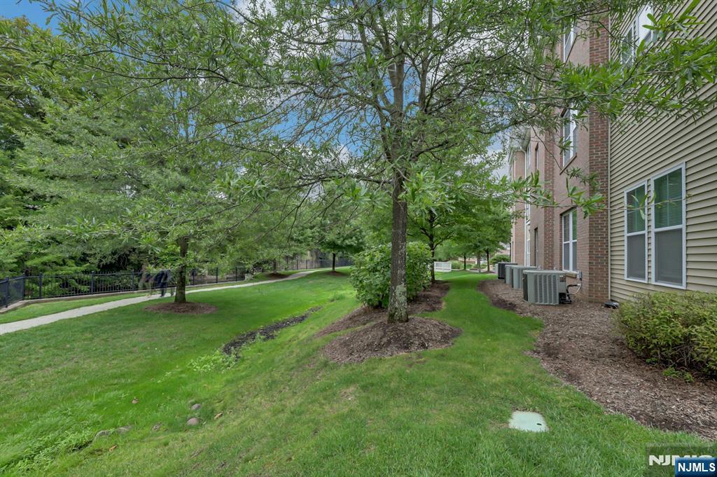 906 River Place Property Photo 30