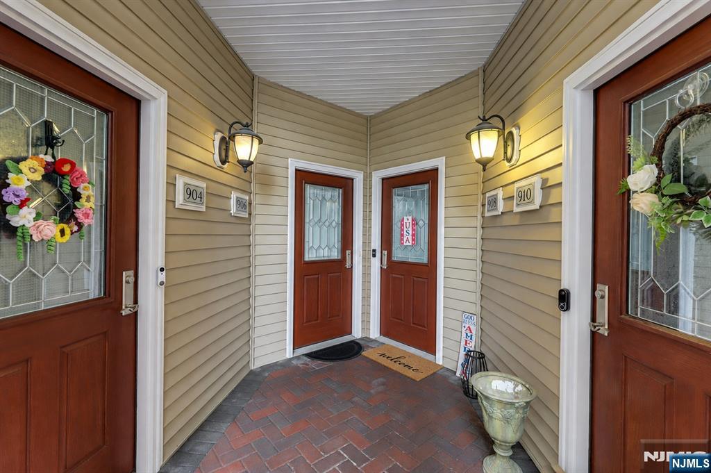 906 River Place Property Photo 34