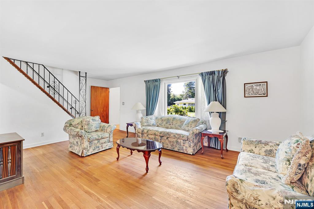 349 N Ridgewood Boulevard Property Photo 8