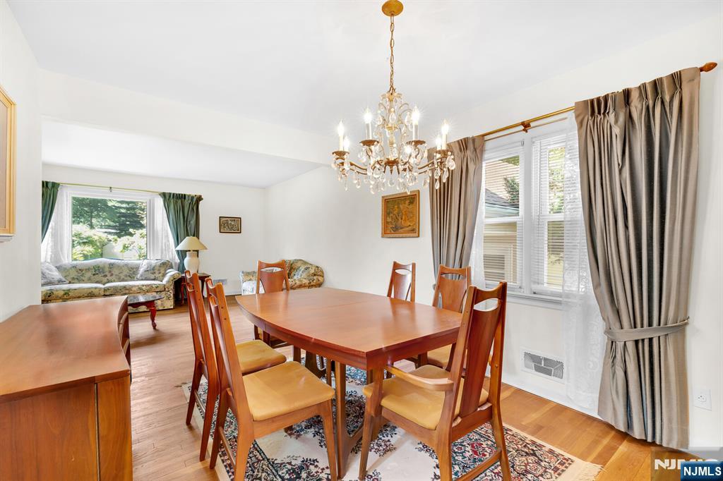 349 N Ridgewood Boulevard Property Photo 12