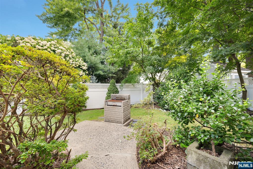 349 N Ridgewood Boulevard Property Photo 46