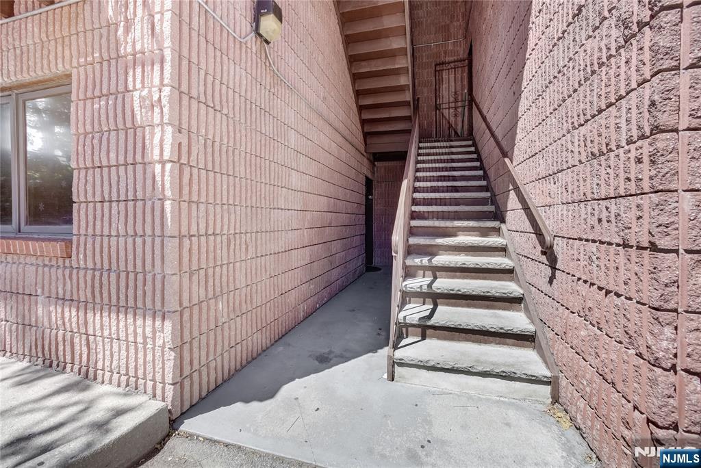 359 Marshall Street 3a Property Photo 2