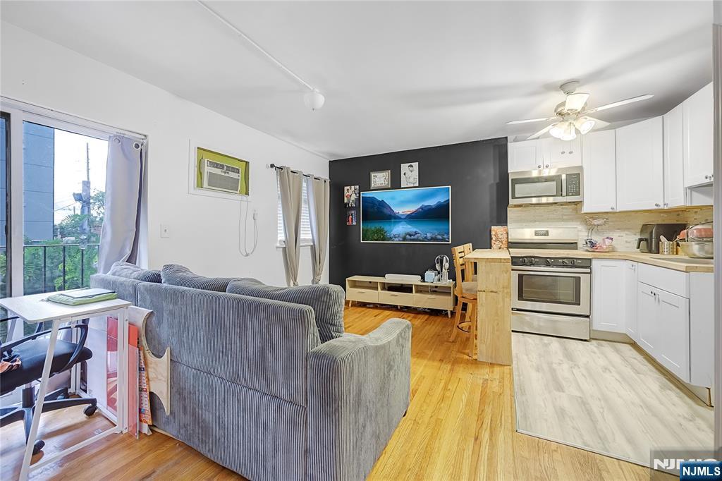359 Marshall Street 3a Property Photo 3