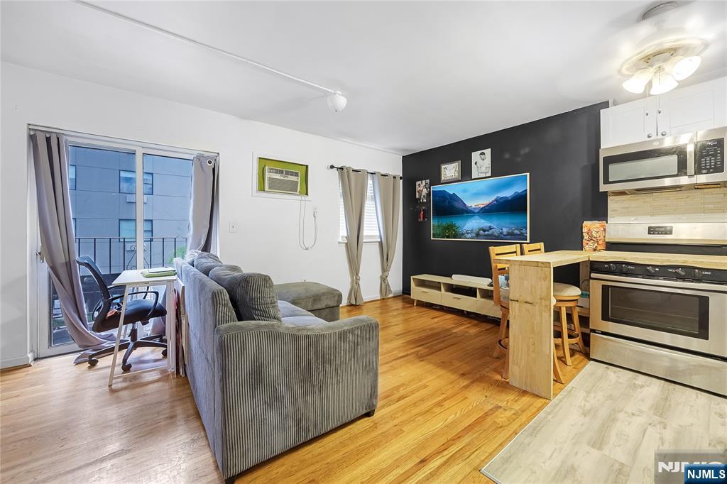 359 Marshall Street 3a Property Photo 4