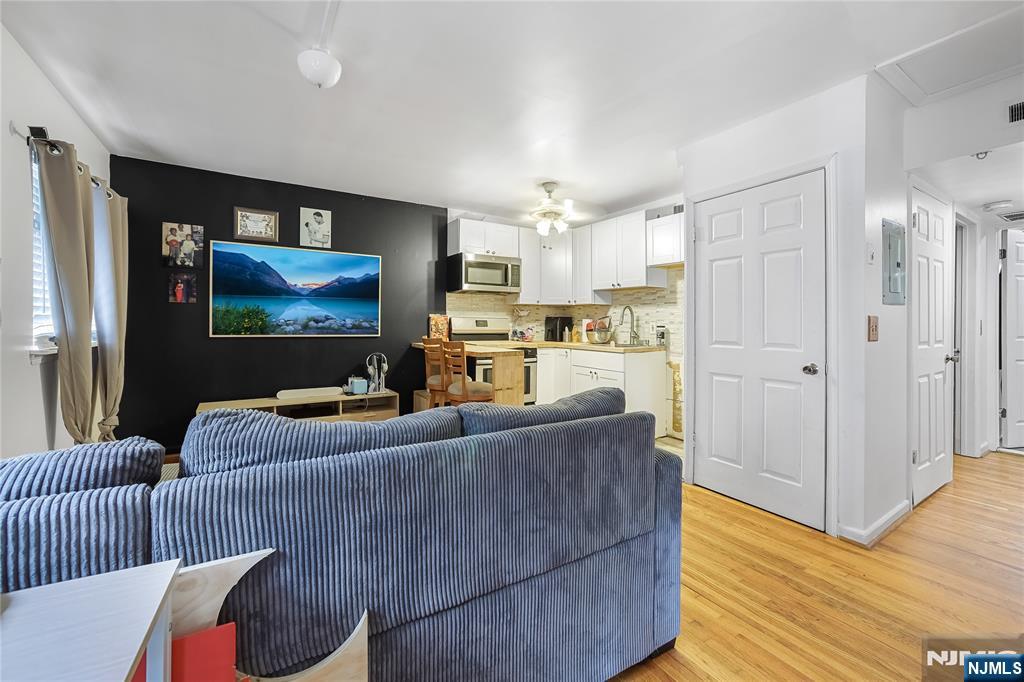 359 Marshall Street 3a Property Photo 7