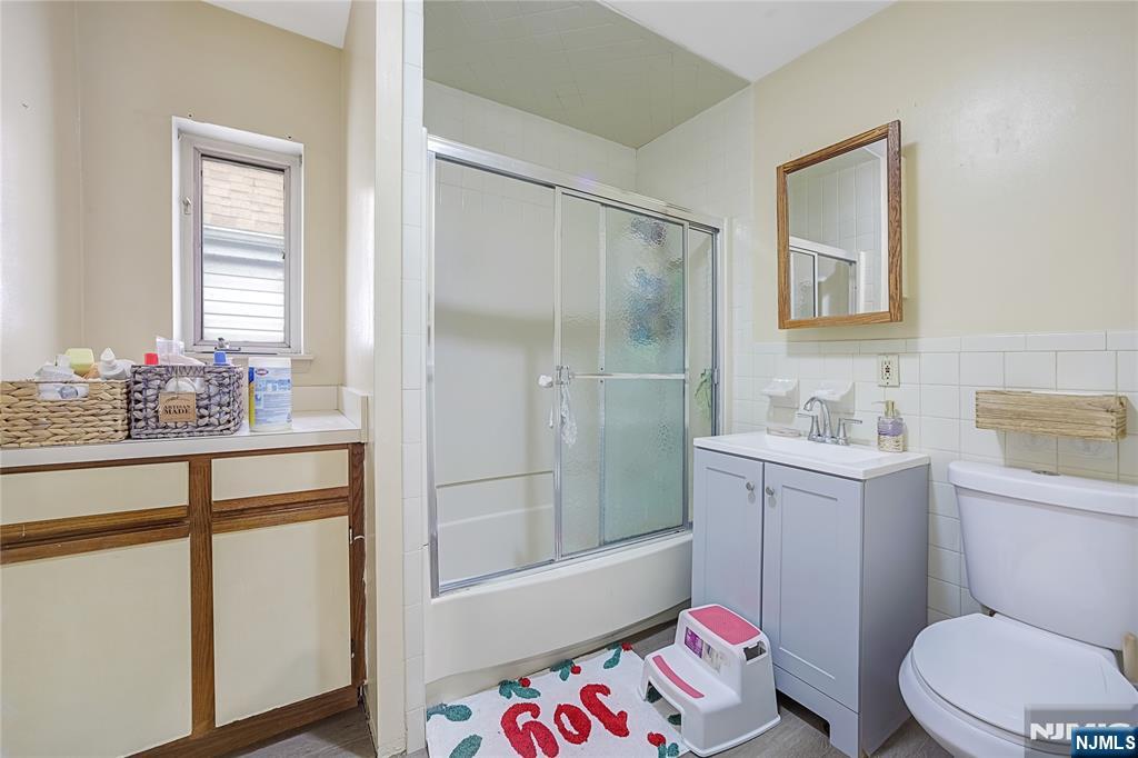 359 Marshall Street 3a Property Photo 9