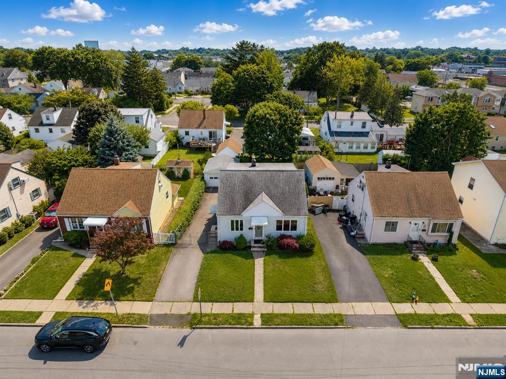 711 Bloomfield Avenue Property Photo 2