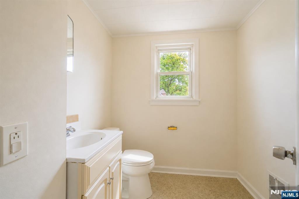 711 Bloomfield Avenue Property Photo 7