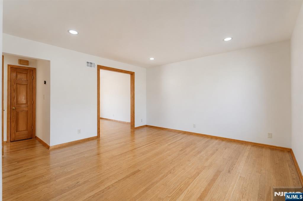 711 Bloomfield Avenue Property Photo 34