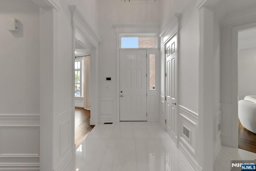 704 Heights Lane Property Photo 2