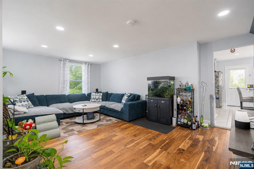 255 E 54th Street Property Photo 17