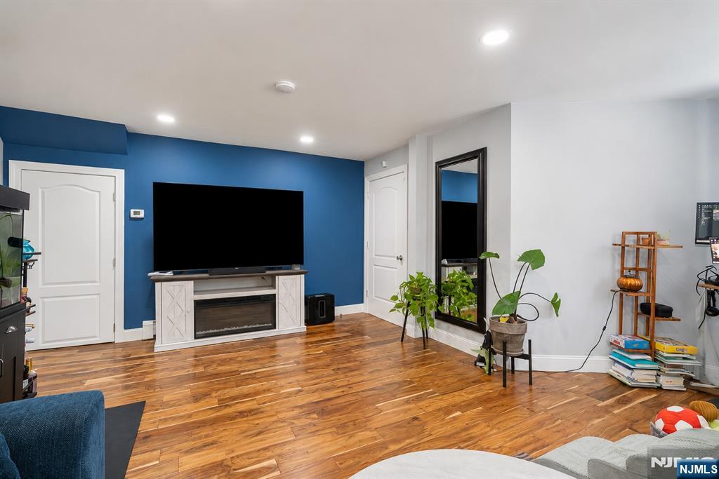 255 E 54th Street Property Photo 18