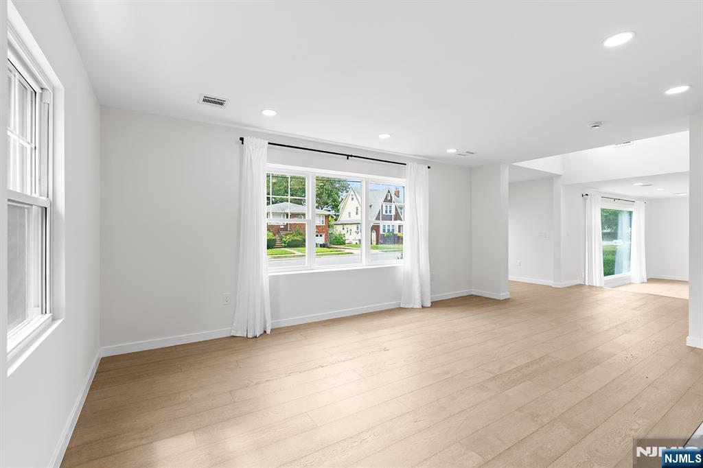 2-25 Kenneth Avenue Property Photo 5