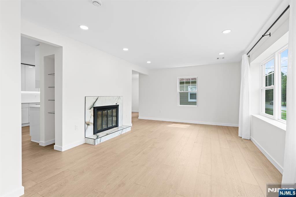 2-25 Kenneth Avenue Property Photo 6