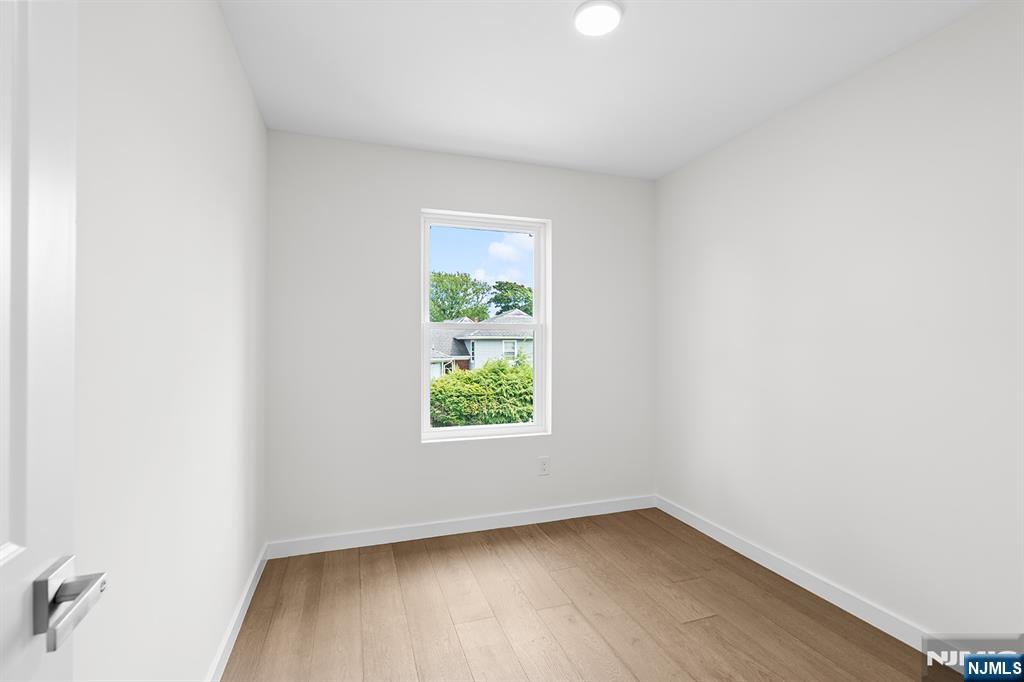 2-25 Kenneth Avenue Property Photo 27
