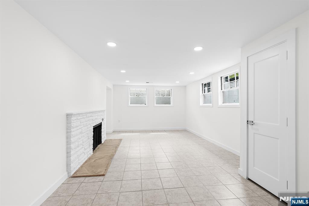 2-25 Kenneth Avenue Property Photo 29