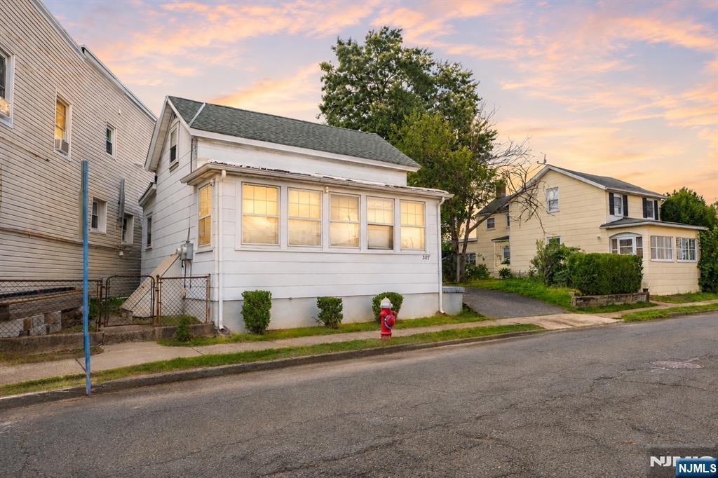 307 Washington Avenue Property Photo 1