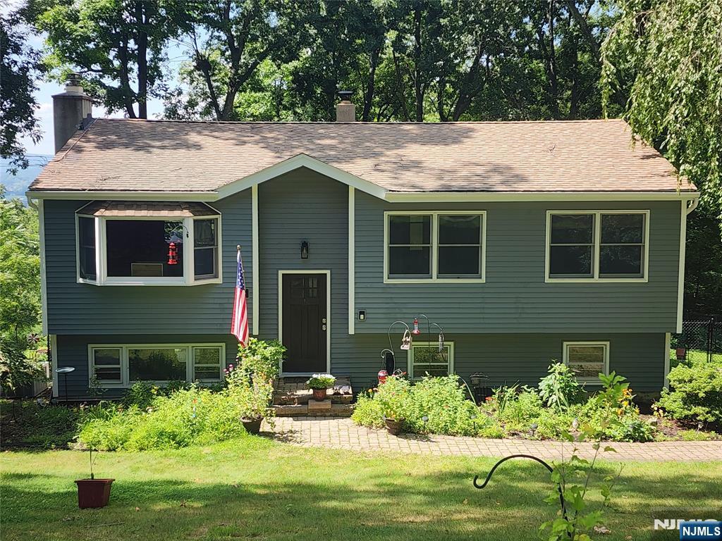 11 Hillsdale Drive Property Photo 2