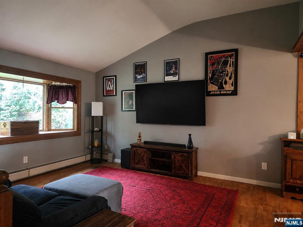11 Hillsdale Drive Property Photo 8