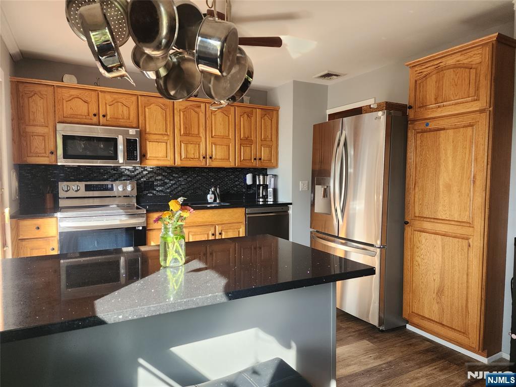 11 Hillsdale Drive Property Photo 12