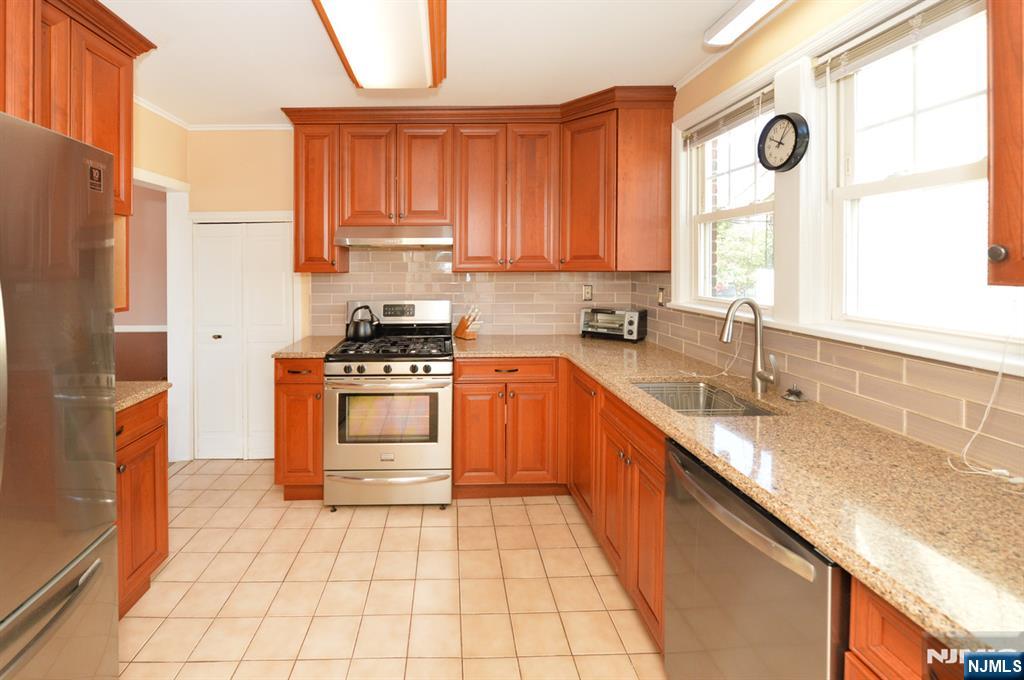 76 Poplar Street Property Photo 14