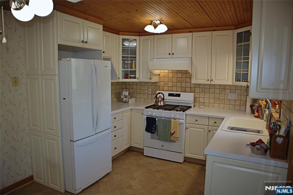 138 11th Street Property Photo 8
