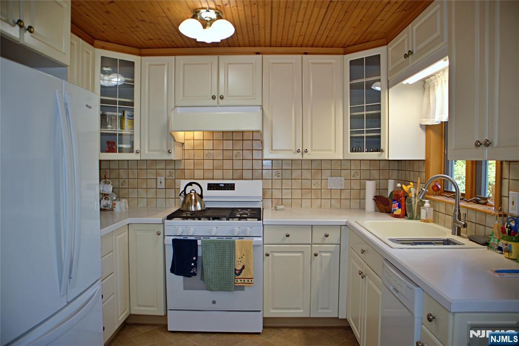 138 11th Street Property Photo 9
