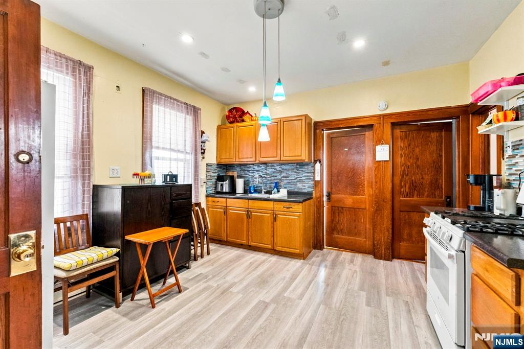 242 Lanza Avenue Property Photo 2