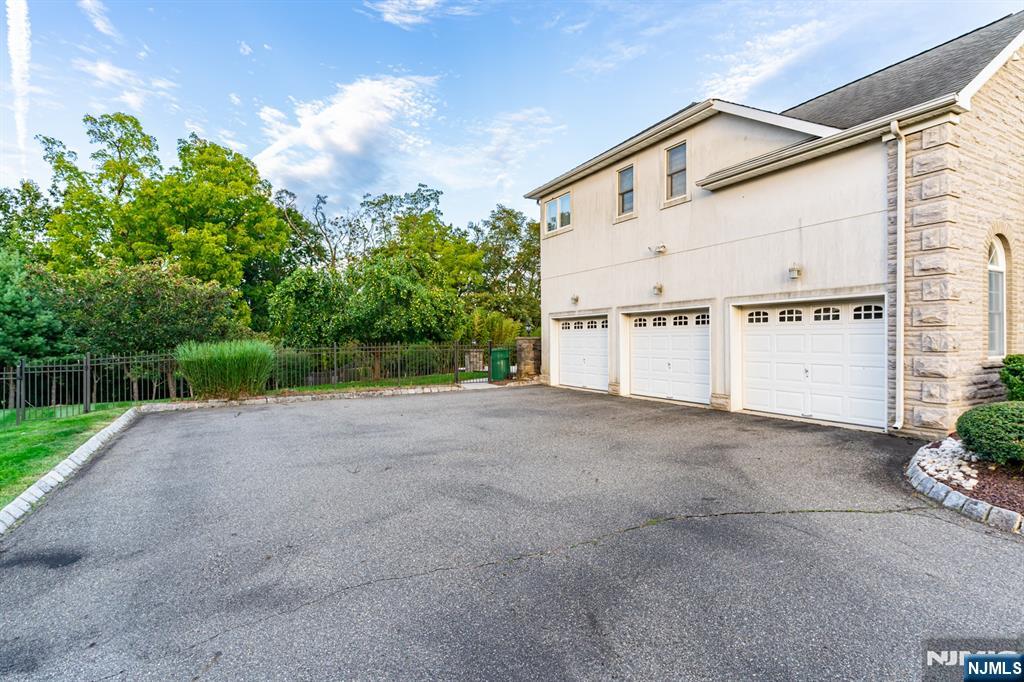 3 Topaz Court Property Photo 30