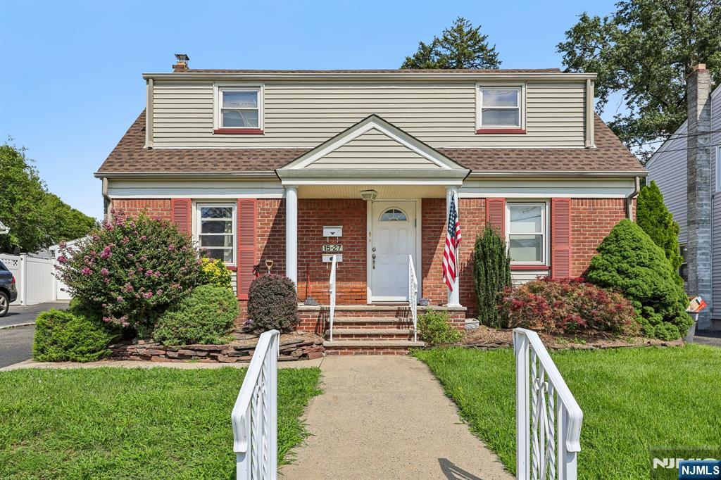 15-27 Parmelee Avenue Property Photo 1